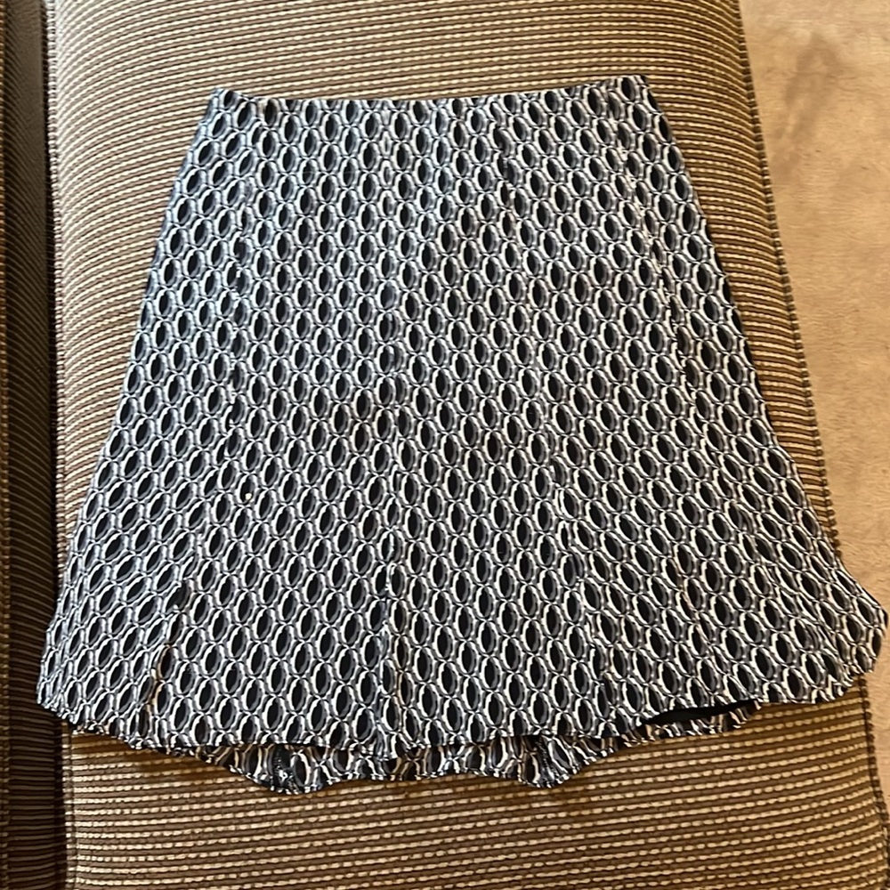 EUC Express Black and White A-Line Knee-Length Skirt size 2